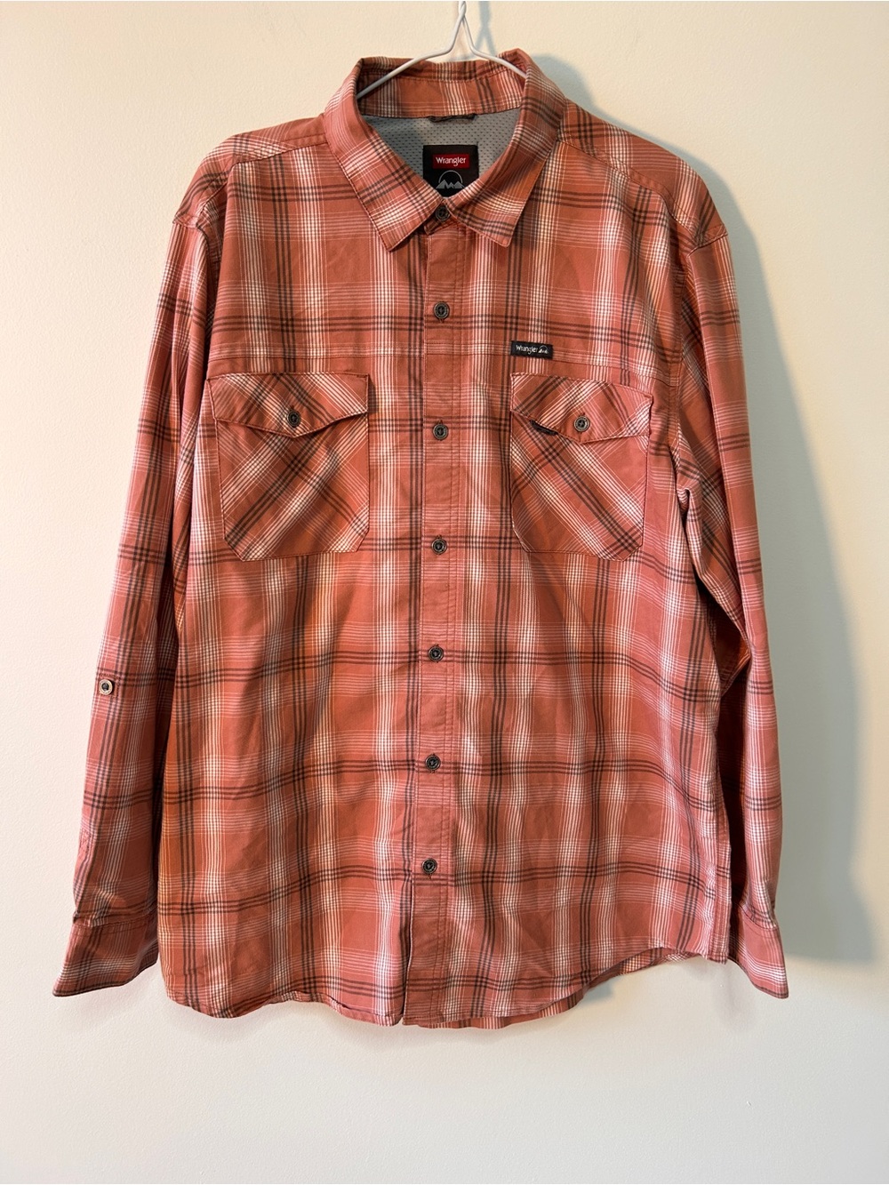 Wrangler Men’s large Coral White Plaid Button-Front Shirt long sleeve vented